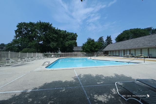 224 E Bailey Road J, Naperville, IL 60565