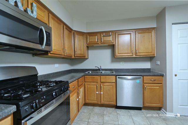 224 E Bailey Road J, Naperville, IL 60565
