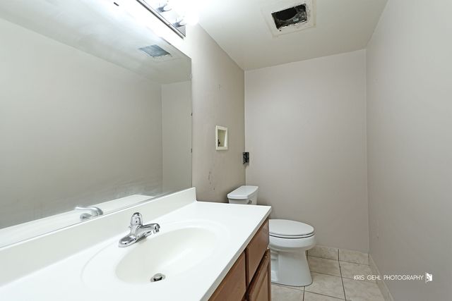 224 E Bailey Road J, Naperville, IL 60565