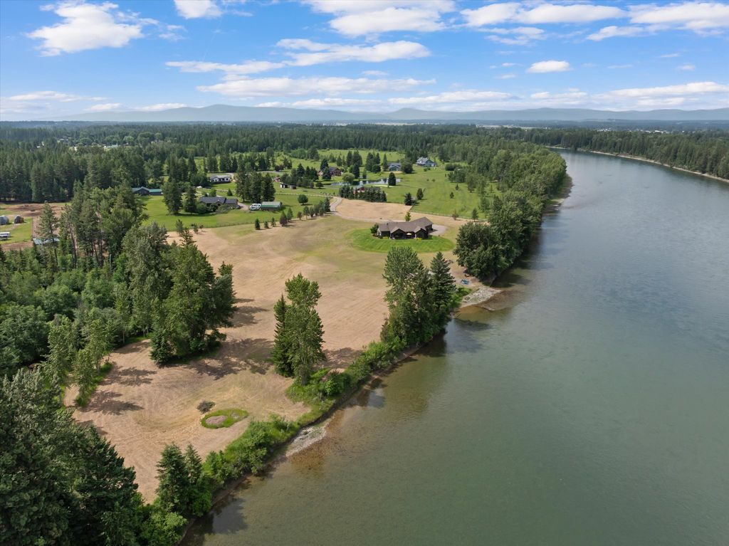 1398 Waters Edge Way, Columbia Falls, MT 59912 photo 2