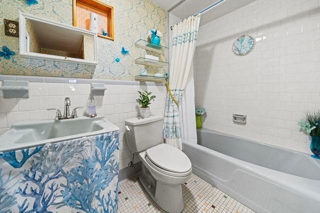 111 Hamilton St, Saugus, MA 01906