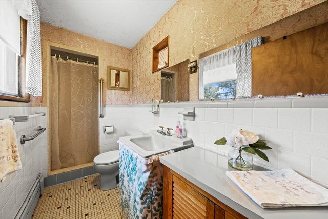 111 Hamilton St, Saugus, MA 01906