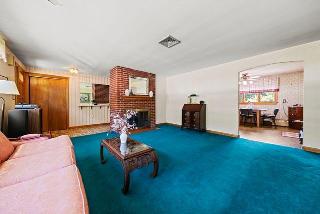 111 Hamilton St, Saugus, MA 01906