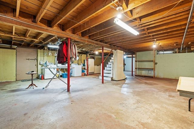 111 Hamilton St, Saugus, MA 01906