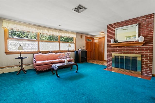 111 Hamilton St, Saugus, MA 01906