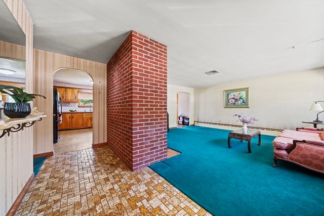 111 Hamilton St, Saugus, MA 01906