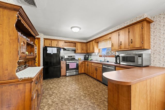 111 Hamilton St, Saugus, MA 01906