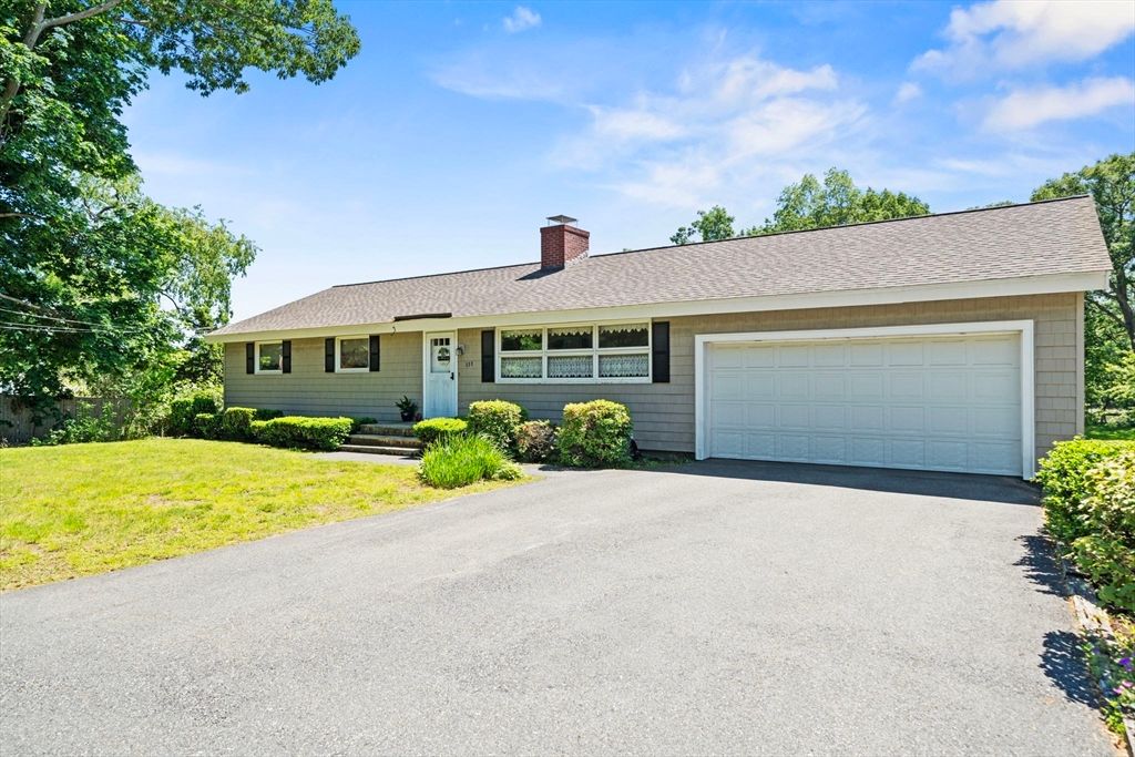111 Hamilton St, Saugus, MA 01906