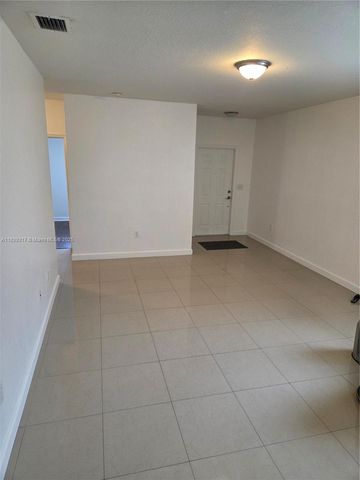 2630 NE 3rd Dr 101, Homestead, FL 33033