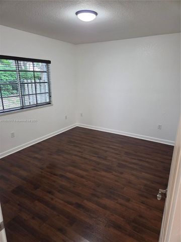 2630 NE 3rd Dr 101, Homestead, FL 33033