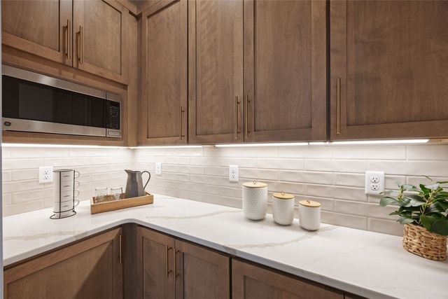 170 Pleasant Hill Drive NW, Swisher, IA 52338