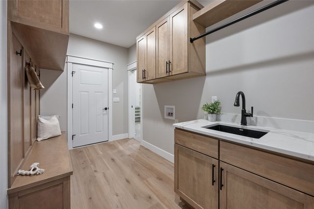 170 Pleasant Hill Drive NW, Swisher, IA 52338