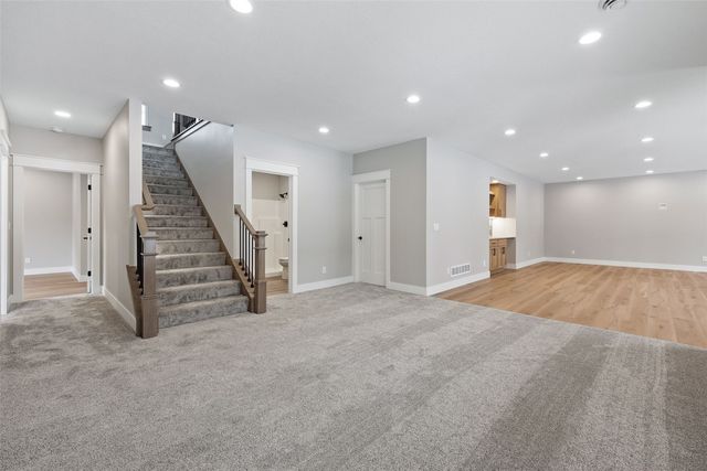 170 Pleasant Hill Drive NW, Swisher, IA 52338