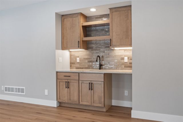 170 Pleasant Hill Drive NW, Swisher, IA 52338