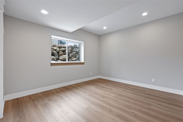 170 Pleasant Hill Drive NW, Swisher, IA 52338