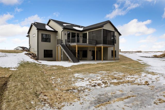 170 Pleasant Hill Drive NW, Swisher, IA 52338