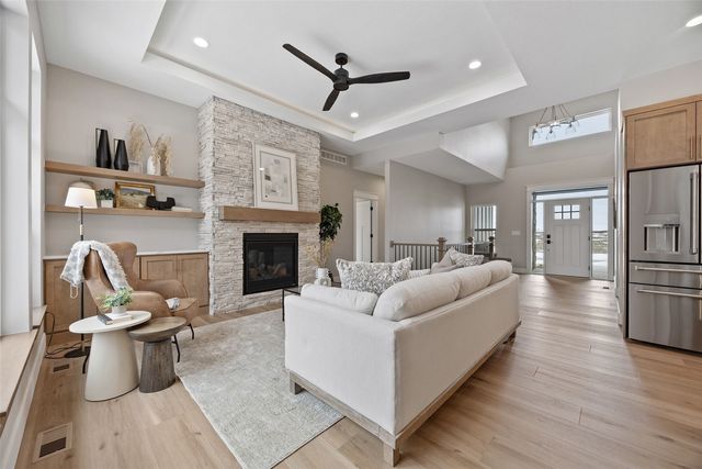 170 Pleasant Hill Drive NW, Swisher, IA 52338