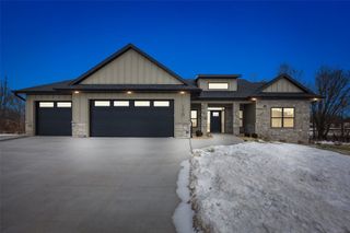 170 Pleasant Hill Drive NW, Swisher, IA 52338