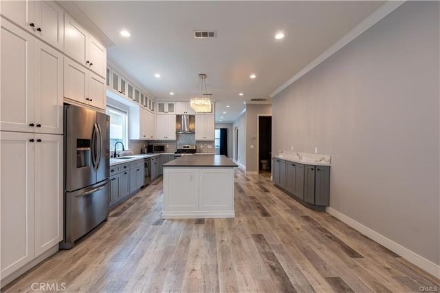 6940 Peach Avenue, Van Nuys, CA 91406