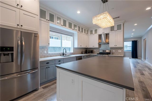 6940 Peach Avenue, Van Nuys, CA 91406