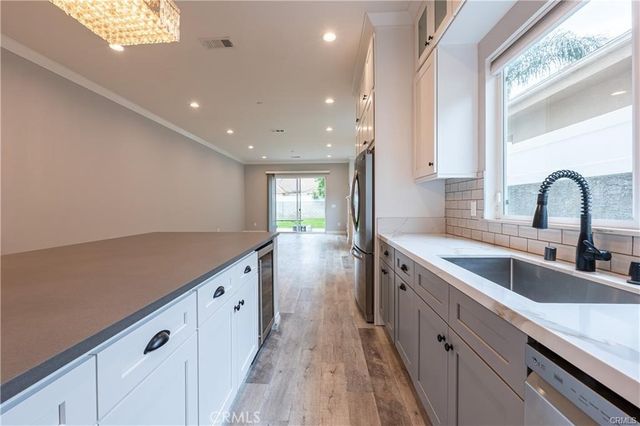 6940 Peach Avenue, Van Nuys, CA 91406