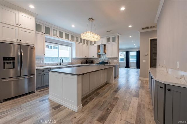 6940 Peach Avenue, Van Nuys, CA 91406