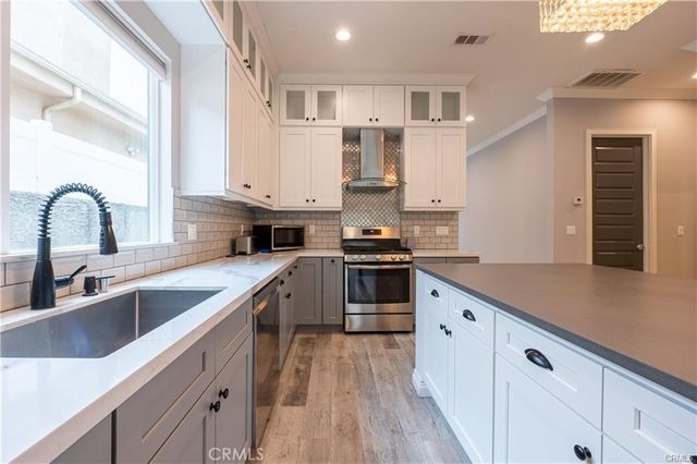 6940 Peach Avenue, Van Nuys, CA 91406