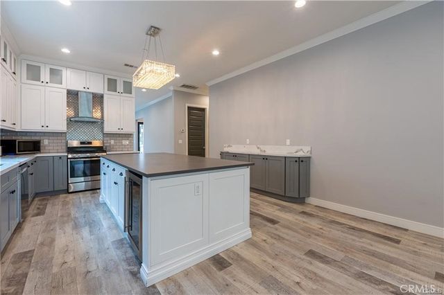 6940 Peach Avenue, Van Nuys, CA 91406