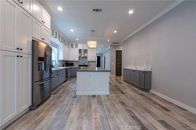 6940 Peach Avenue, Van Nuys, CA 91406