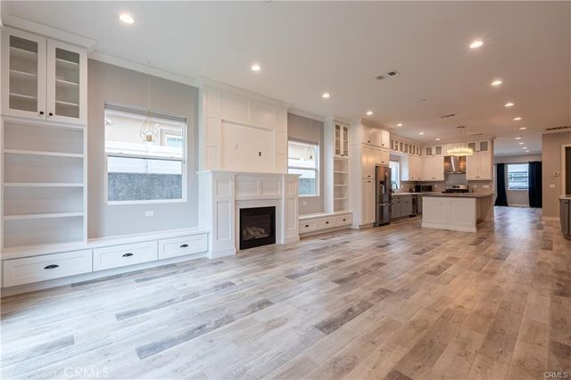 6940 Peach Avenue, Van Nuys, CA 91406