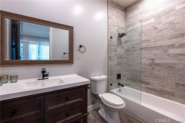 6940 Peach Avenue, Van Nuys, CA 91406