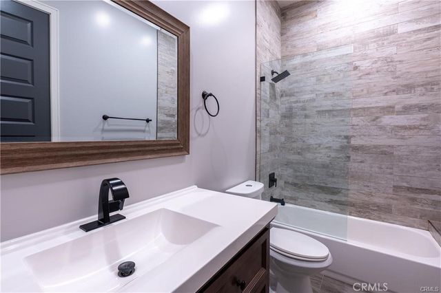 6940 Peach Avenue, Van Nuys, CA 91406