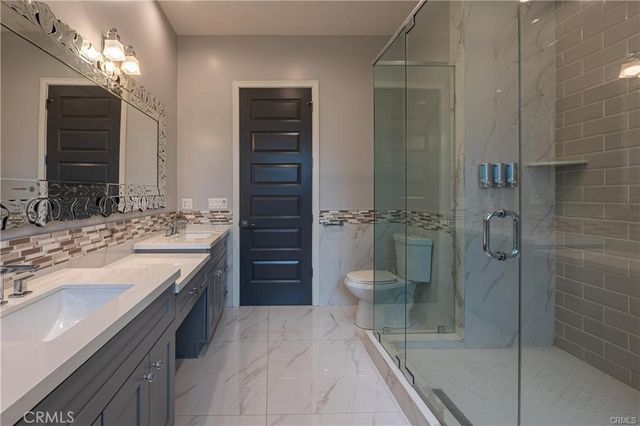6940 Peach Avenue, Van Nuys, CA 91406