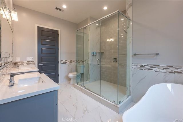 6940 Peach Avenue, Van Nuys, CA 91406