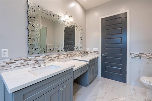 6940 Peach Avenue, Van Nuys, CA 91406