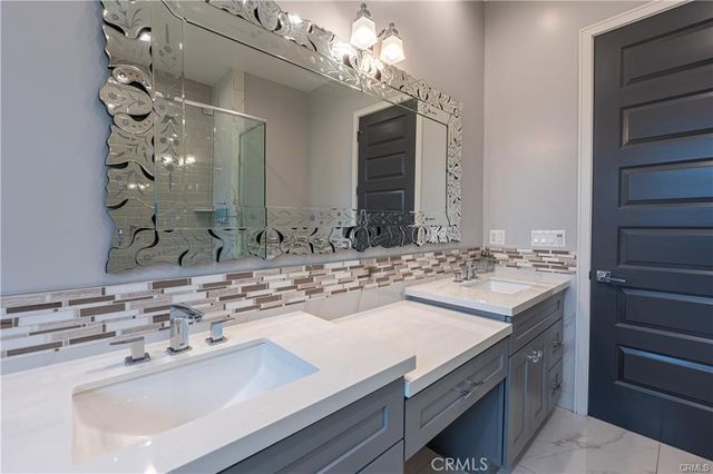 6940 Peach Avenue, Van Nuys, CA 91406