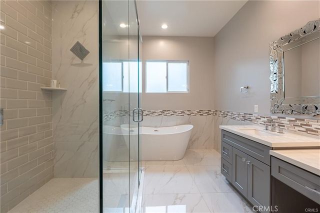 6940 Peach Avenue, Van Nuys, CA 91406