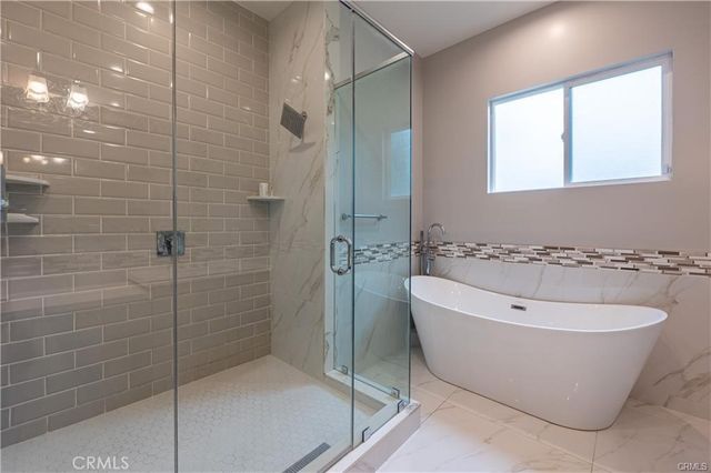 6940 Peach Avenue, Van Nuys, CA 91406