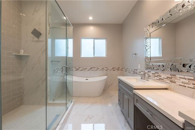 6940 Peach Avenue, Van Nuys, CA 91406
