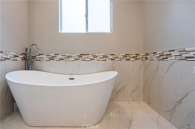 6940 Peach Avenue, Van Nuys, CA 91406