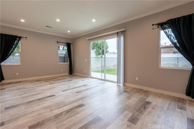 6940 Peach Avenue, Van Nuys, CA 91406