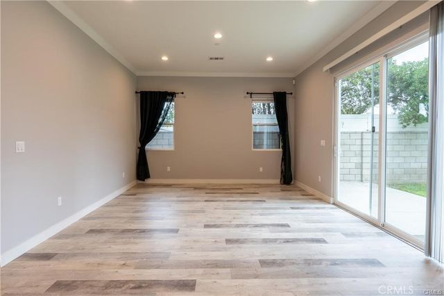 6940 Peach Avenue, Van Nuys, CA 91406