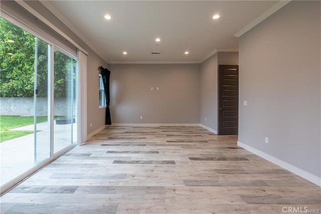 6940 Peach Avenue, Van Nuys, CA 91406