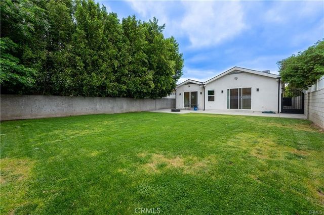6940 Peach Avenue, Van Nuys, CA 91406