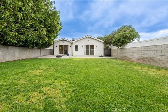 6940 Peach Avenue, Van Nuys, CA 91406