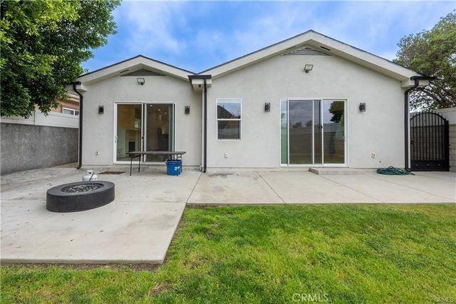 6940 Peach Avenue, Van Nuys, CA 91406