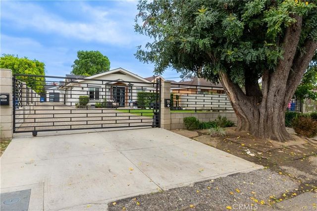 6940 Peach Avenue, Van Nuys, CA 91406