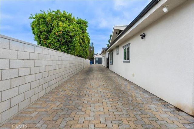 6940 Peach Avenue, Van Nuys, CA 91406