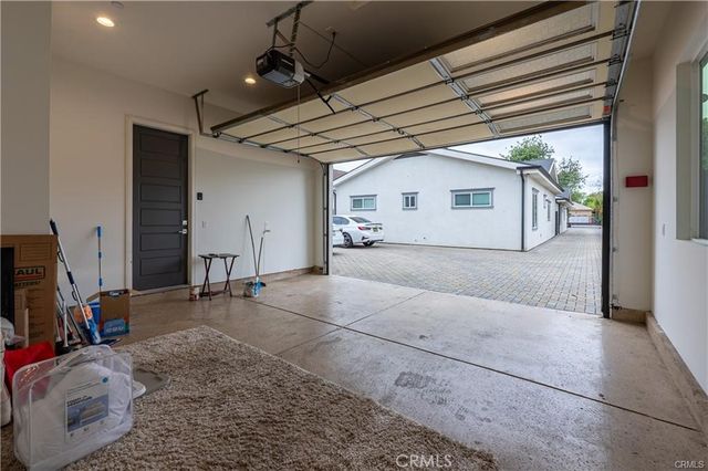 6940 Peach Avenue, Van Nuys, CA 91406