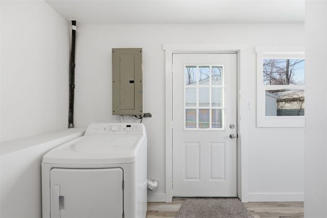 3740 F Avenue NE, Cedar Rapids, IA 52402